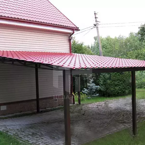 Красный навес из металлочерепицы