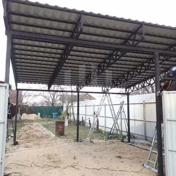 Прямой навес из металлочерепицы