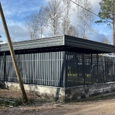 лофт-навес с односкатной кровлей, хозблоком, и зашивкой фриз кровли